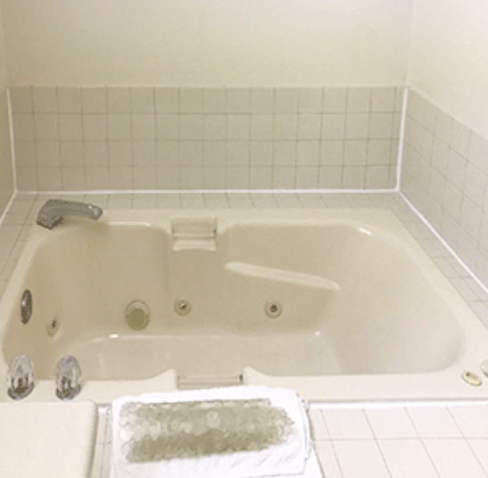 2 Queen Jetted Tub Photo 1